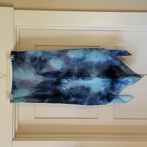 Beautiful flowing lady's skirt, fits size 5